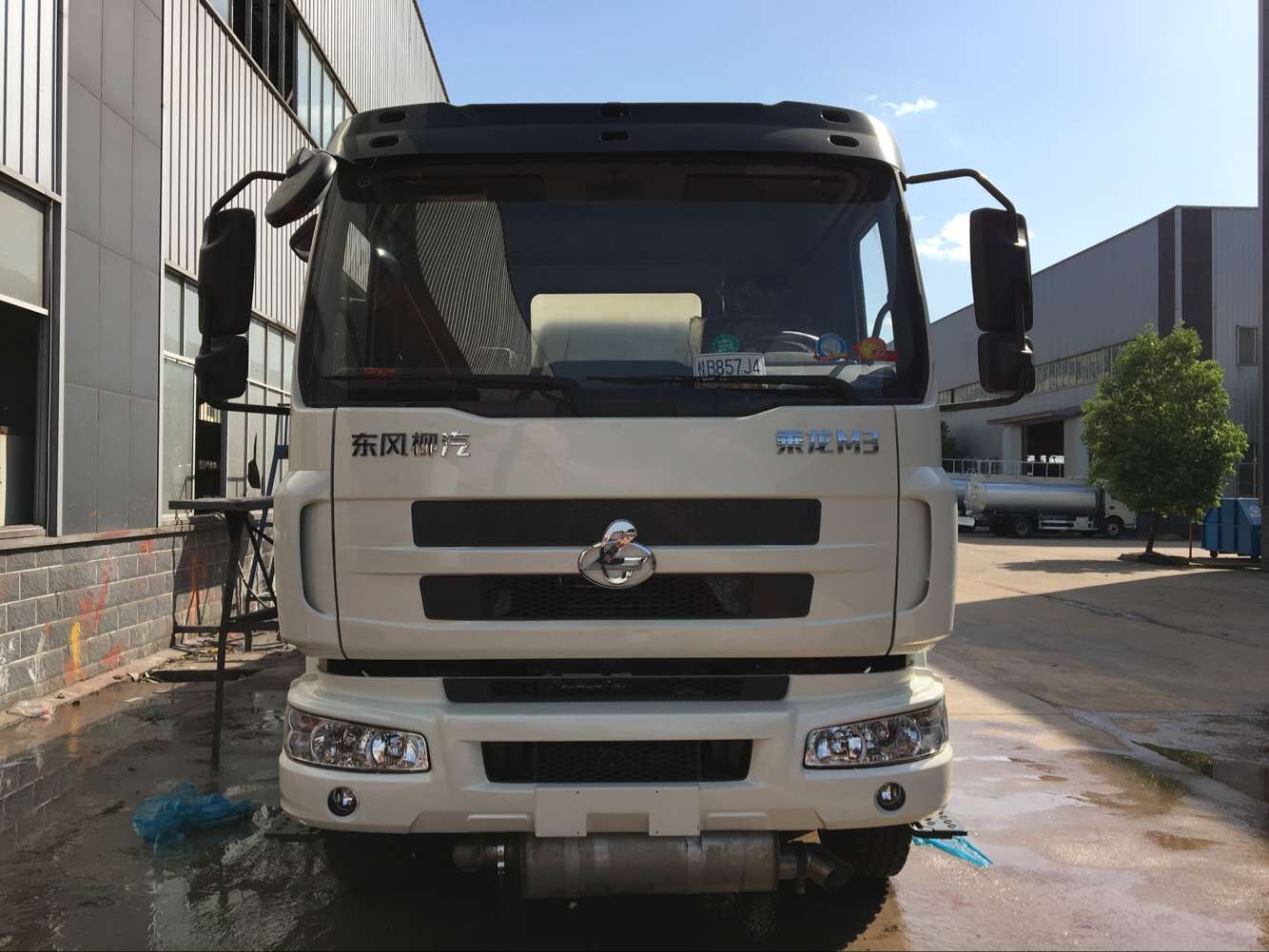 東風(fēng)柳汽小三軸鋁合金油罐車圖片 東風(fēng)柳汽小三軸鋁合金油罐車圖片