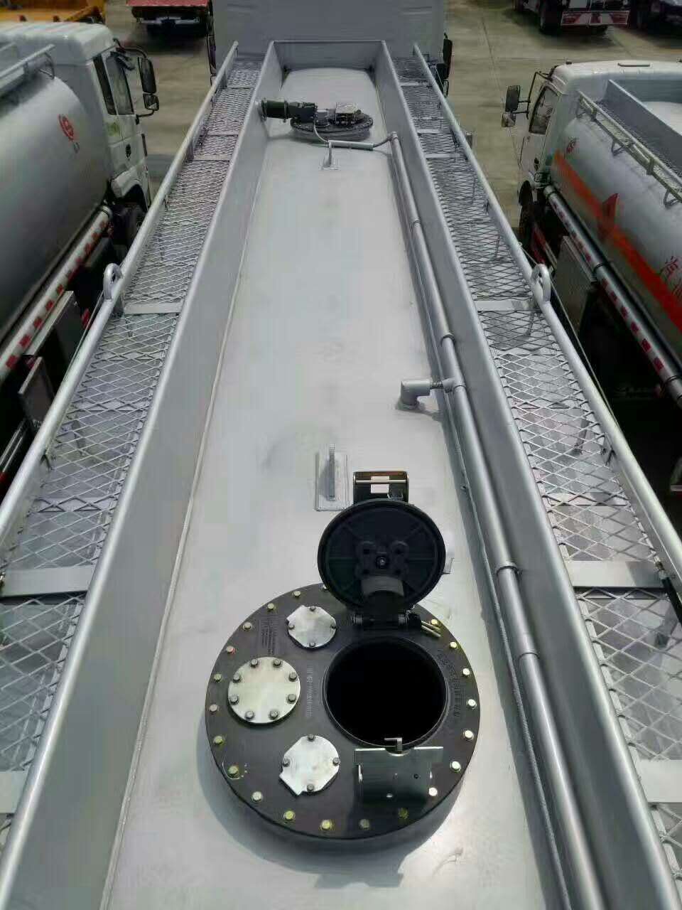 油罐車(chē)圖片 油罐車(chē)圖片