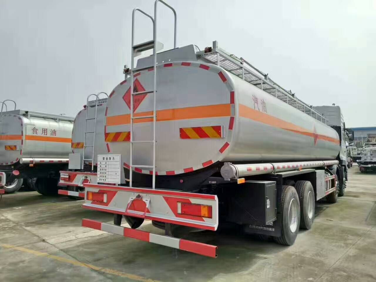 油罐車(chē)圖片 油罐車(chē)圖片