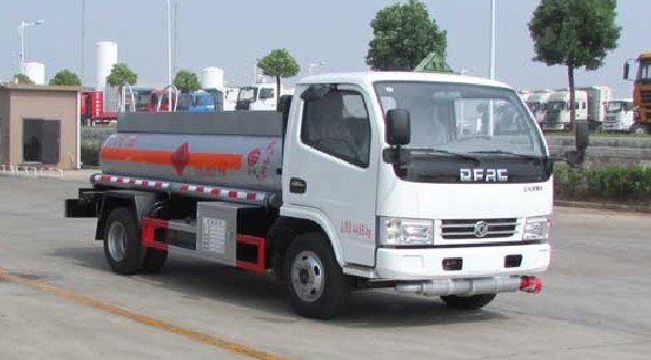 東風(fēng)油罐車圖片 東風(fēng)油罐車圖片