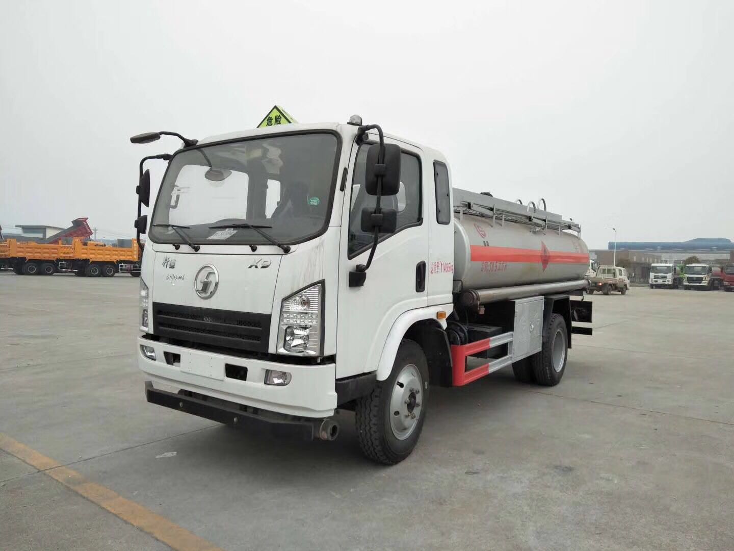 陜汽軒德7噸加油車圖片 陜汽軒德7噸加油車圖片