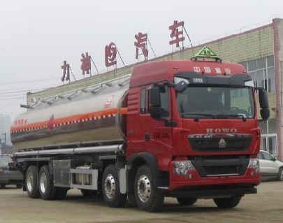 22噸國六重汽豪沃前四后八油罐車圖片 22噸國六重汽豪沃前四后八油罐車圖片