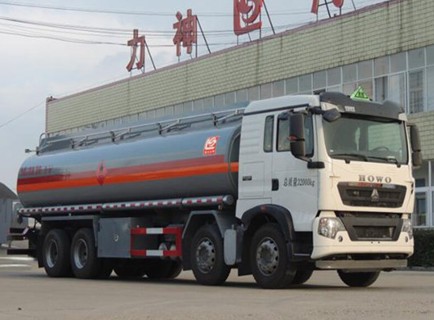 22噸國六重汽豪沃前四后八油罐車圖片 22噸國六重汽豪沃前四后八油罐車圖片