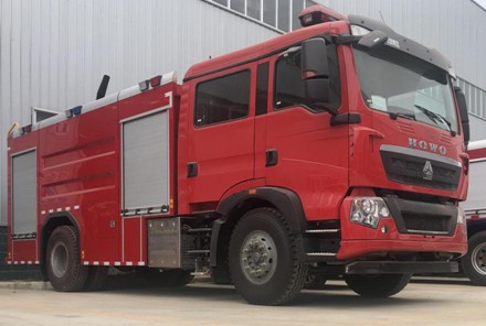 國(guó)六8噸重汽豪沃泡沫消防車圖片 國(guó)六8噸重汽豪沃泡沫消防車圖片