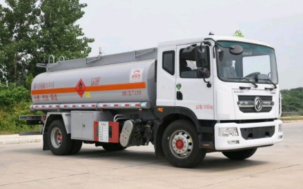 國(guó)六12噸東風(fēng)多利卡D9油罐車多方位圖片 國(guó)六12噸東風(fēng)多利卡D9油罐車多方位圖片