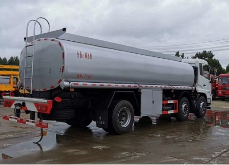 SCS5250GPGDFH型東風(fēng)天錦小三軸普通液體運(yùn)輸車 SCS5250GPGDFH型東風(fēng)天錦小三軸普通液體運(yùn)輸車