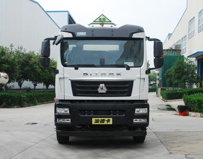 國(guó)六重汽汕德卡23.6方鋁合金運(yùn)油車(chē) 國(guó)六重汽汕德卡23.6方鋁合金運(yùn)油車(chē)