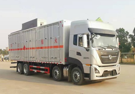 拉電石的易燃固體廂式運輸車 拉電石的易燃固體廂式運輸車