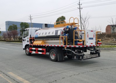 4.2立方智能型瀝青灑布車 4.2立方智能型瀝青灑布車