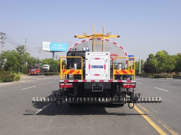 11.5立方智能型瀝青灑布車 11.5立方智能型瀝青灑布車