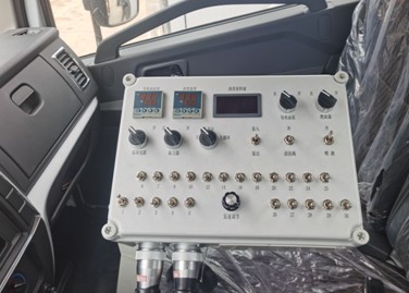 11.5立方標(biāo)準(zhǔn)型瀝青灑布車 11.5立方標(biāo)準(zhǔn)型瀝青灑布車