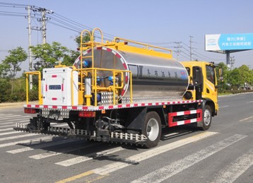 6.3立方東風(fēng)華神T3標(biāo)準(zhǔn)型瀝青灑布車 6.3立方東風(fēng)華神T3標(biāo)準(zhǔn)型瀝青灑布車