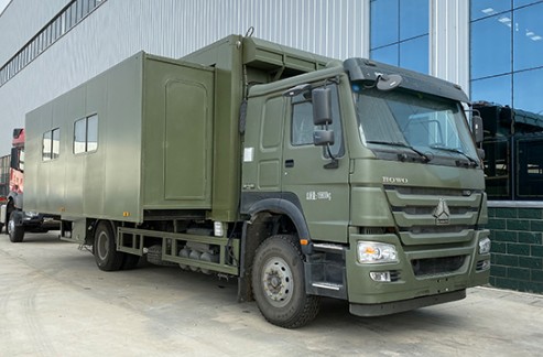 重汽豪沃24人宿營車 重汽豪沃24人宿營車