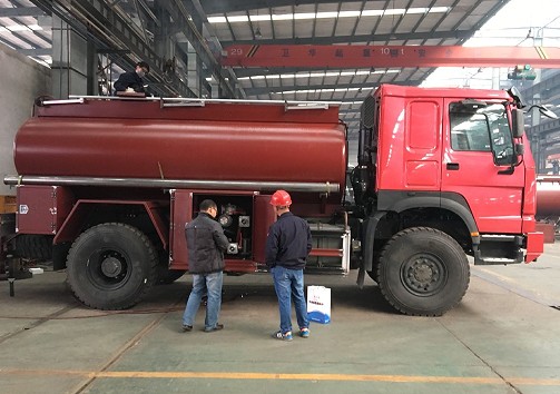 ��������HOWO 4x4ȫ݆�(q��)��(d��ng)�͹�܇(ch��)�DƬ