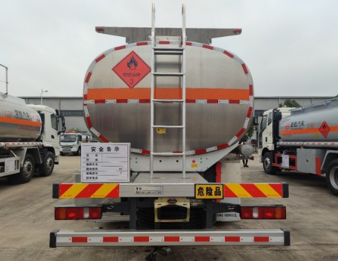 重汽汕德卡后雙橋/后八輪油罐車_楚勝牌CSC5268GYYLZK6型鋁合金運(yùn)油車 重汽汕德卡后雙橋/后八輪油罐車_楚勝牌CSC5268GYYLZK6型鋁合金運(yùn)油車