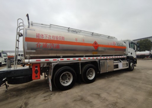 重汽汕德卡后雙橋/后八輪油罐車_楚勝牌CSC5268GYYLZK6型鋁合金運(yùn)油車 重汽汕德卡后雙橋/后八輪油罐車_楚勝牌CSC5268GYYLZK6型鋁合金運(yùn)油車
