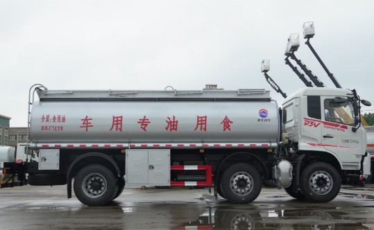 東風(fēng)暢行D3V小三軸食用油運輸車_潤知星牌SCS5250GSYDFV6型食用油運輸車 東風(fēng)暢行D3V小三軸食用油運輸車_潤知星牌SCS5250GSYDFV6型食用油運輸車