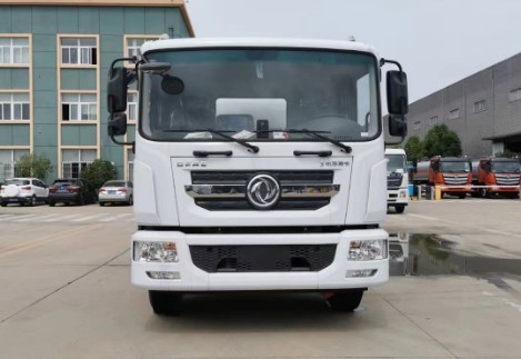 東風(fēng)多利卡D9單橋13.2方易燃液體罐式運(yùn)輸車_潤知星牌SCS5180GRYEQ6型易燃液體罐式運(yùn)輸車 東風(fēng)多利卡D9單橋13.2方易燃液體罐式運(yùn)輸車_潤知星牌SCS5180GRYEQ6型易燃液體罐式運(yùn)輸車