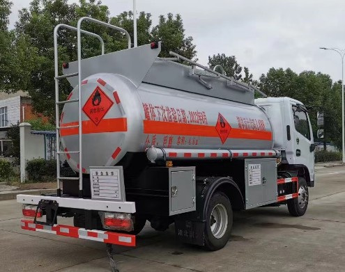 東風(fēng)小多利卡4.6方易燃液體罐式運(yùn)輸車_潤(rùn)知星牌SCS5070GRYEQ6型易燃液體罐式運(yùn)輸車 東風(fēng)小多利卡4.6方易燃液體罐式運(yùn)輸車_潤(rùn)知星牌SCS5070GRYEQ6型易燃液體罐式運(yùn)輸車