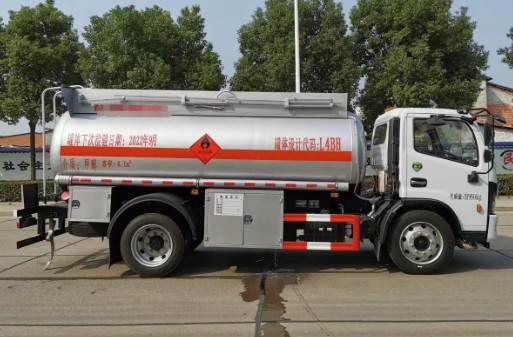 東風(fēng)大多利卡8.1方易燃液體罐式運(yùn)輸車_潤知星牌SCS5120GRYEQ6型易燃液體罐式運(yùn)輸車 東風(fēng)大多利卡8.1方易燃液體罐式運(yùn)輸車_潤知星牌SCS5120GRYEQ6型易燃液體罐式運(yùn)輸車