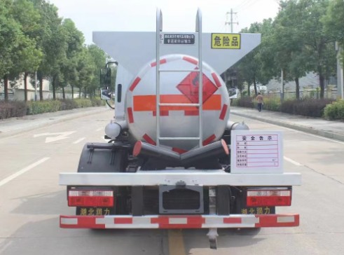 東風(fēng)多利卡1.92方藍(lán)牌易燃液體罐式運(yùn)輸車(chē)_潤(rùn)知星牌SCS5041GRYEQ6型易燃液體罐式運(yùn)輸車(chē) 東風(fēng)多利卡1.92方藍(lán)牌易燃液體罐式運(yùn)輸車(chē)_潤(rùn)知星牌SCS5041GRYEQ6型易燃液體罐式運(yùn)輸車(chē)