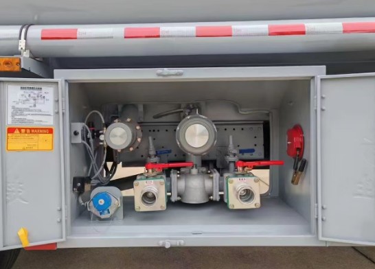 福田歐馬可8噸油罐車_楚勝牌CSC5128GJYBK6型加油車 福田歐馬可8噸油罐車_楚勝牌CSC5128GJYBK6型加油車