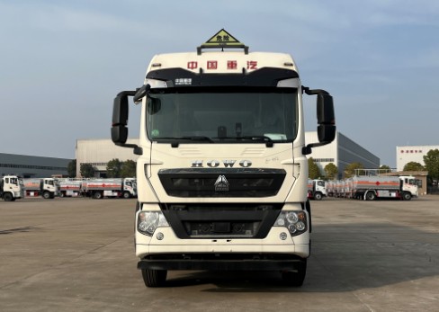 重汽豪沃29.3方鋁合金運(yùn)油車_楚勝牌CSC5329GYYLZ6型鋁合金運(yùn)油車 重汽豪沃29.3方鋁合金運(yùn)油車_楚勝牌CSC5329GYYLZ6型鋁合金運(yùn)油車